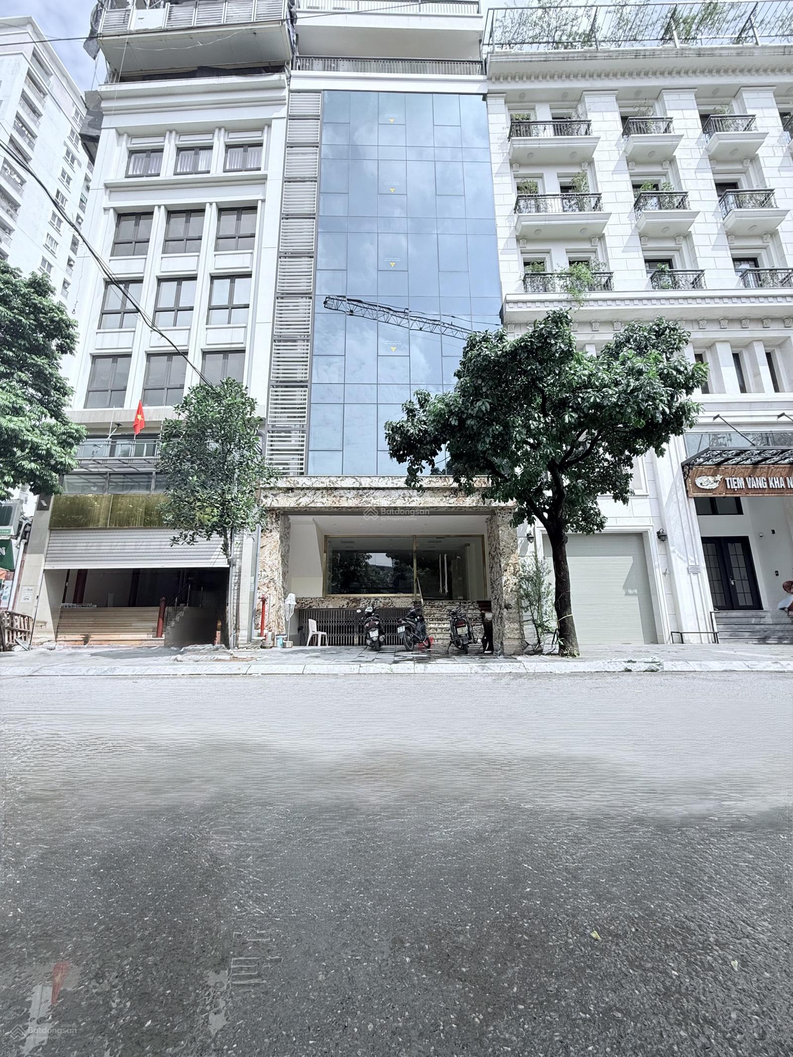 Cho thuê Tòa nhà 250m² Võ Chí Công, Tây Hồ - 9 tầng, MT 8m, Kinh doanh đắc địa