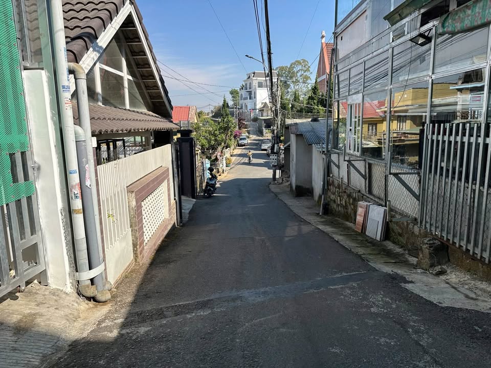 Bán Gấp Townhouse Nhà Mẫu Tâm, Đà Lạt - 145m² - 9.99 Tỷ - KD Đa Ngành