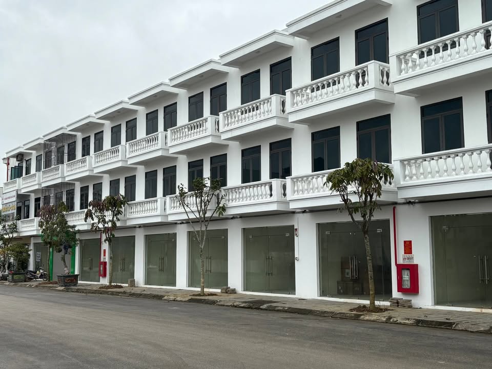 Shophouse kinh doanh/văn phòng mặt tiền 5m, 85m² ngay Chợ Nam Ngạn