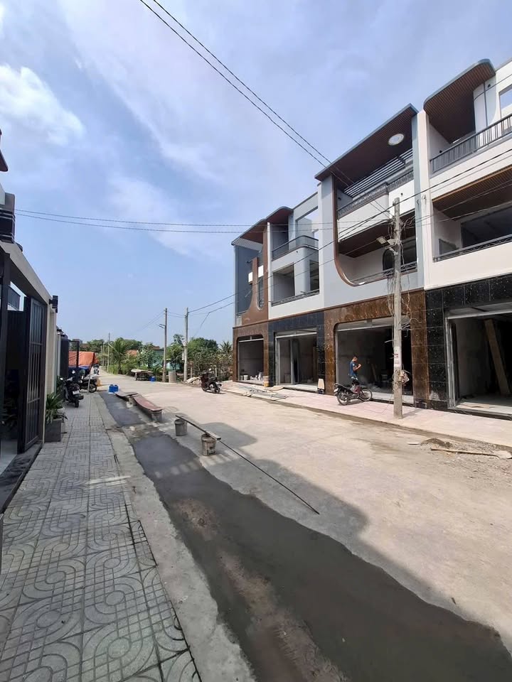 Nhà phố Cần Giuộc, Long An 124m² - Vị trí đắc địa, sổ hồng sẵn!