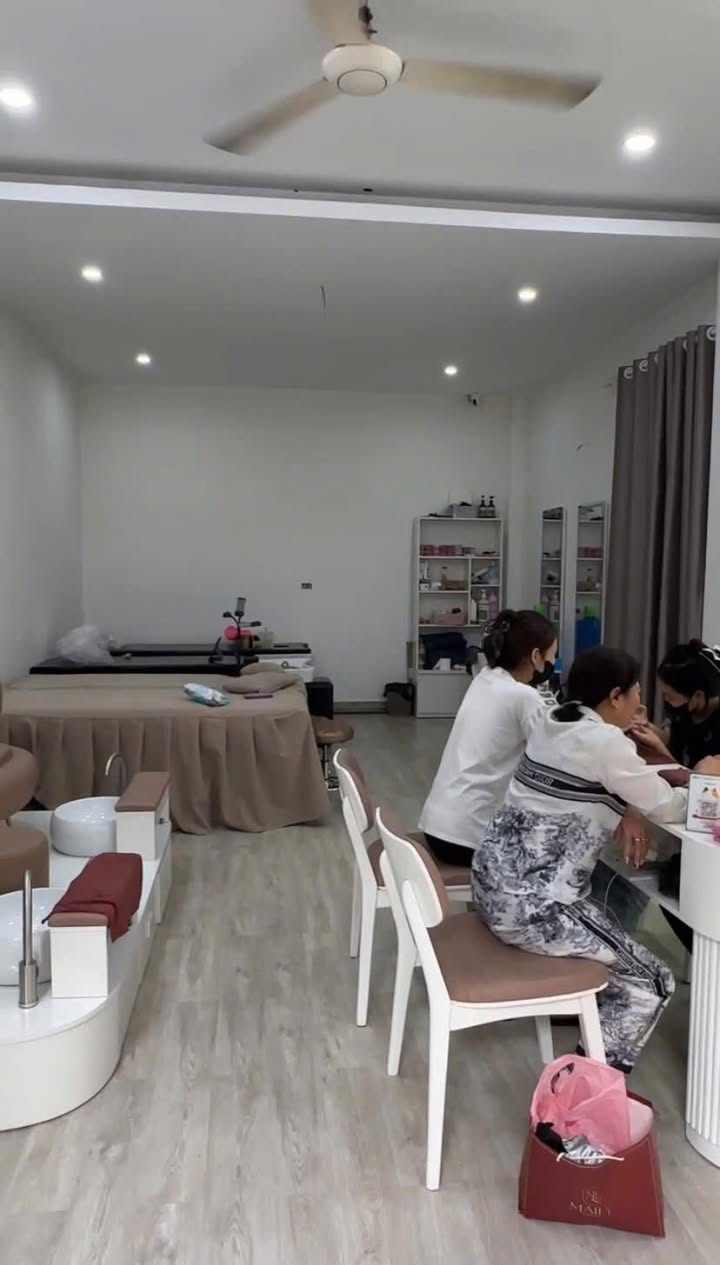 Sang nhượng tiệm Nail-Mi mặt phố Trần Quốc Vượng 45m² - Vị trí đắc địa!