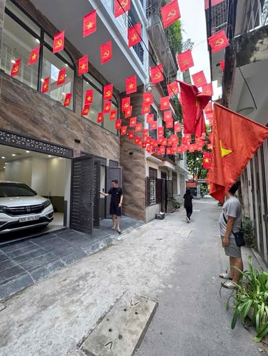 Nhà Riêng Tam Trinh 65m² 22.9 tỷ - Ô tô vào nhà, vị trí đắc địa!