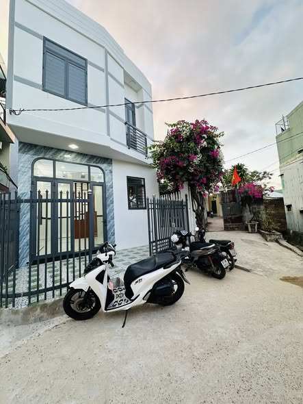 Nhà 2 tầng sổ đỏ 42m² đường Tây Sơn, Quy Nhơn - Giá 1.92 tỷ