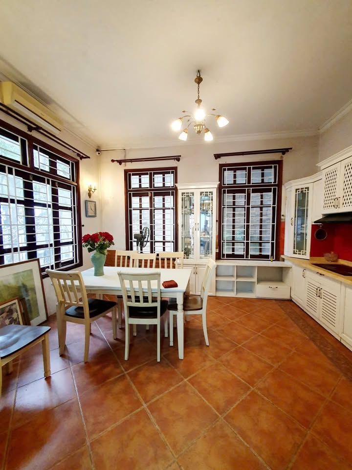 Nhà Riêng Xuân La, Tây Hồ 100m² - Mặt Ngõ Ô Tô, Đa Năng Sử Dụng!