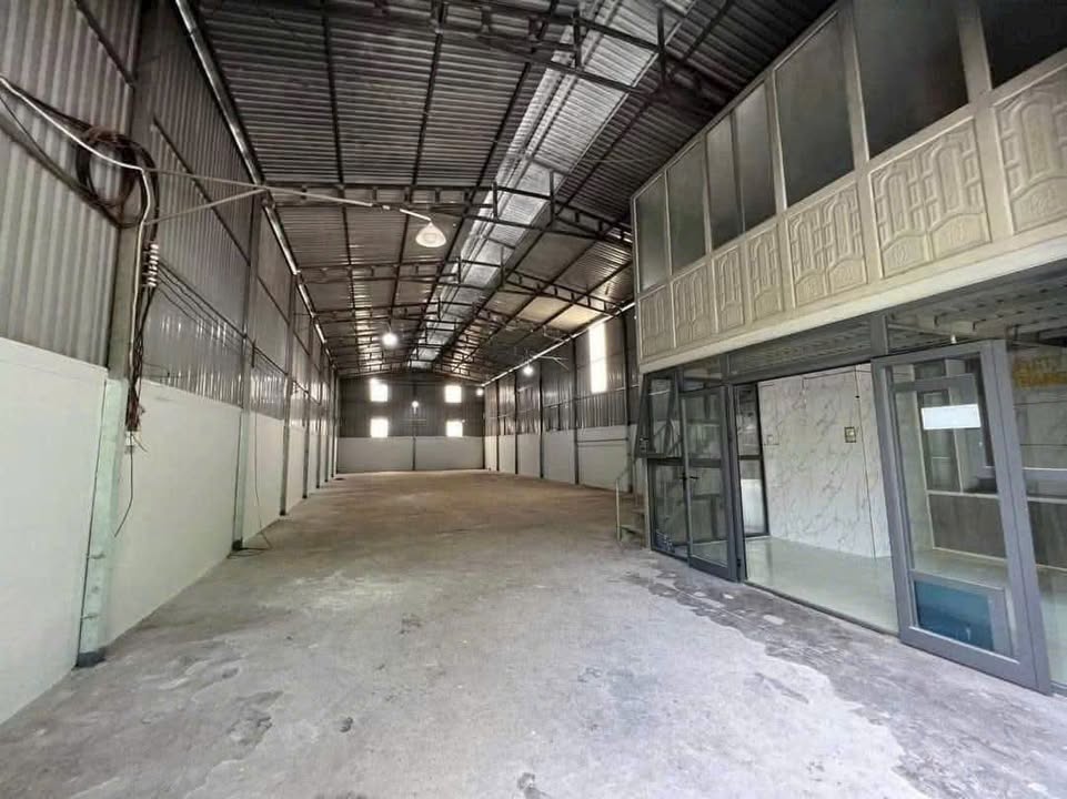 Thuê kho xưởng Phú Hòa TDM 350m² - 18 triệu - Hoạt động ngay!