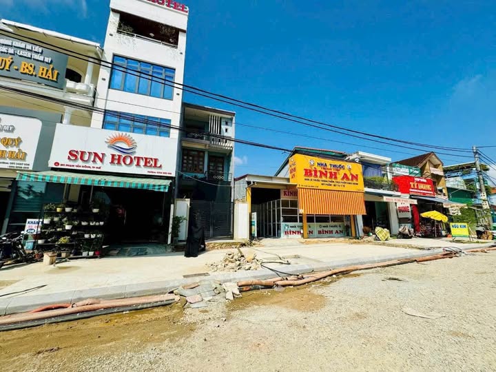 Nhà Mặt Tiền Phạm Văn Đồng, Huế - 90m² Kinh Doanh Đỉnh Cao - Giá 9 Tỷ