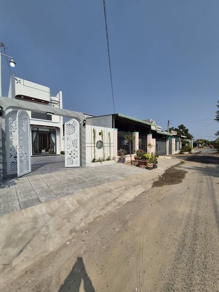 Nhà 1 Trệt 1 Lửng 180m² Mặt Tiền 10m TP. Tây Ninh - Giá 3.09 Tỷ