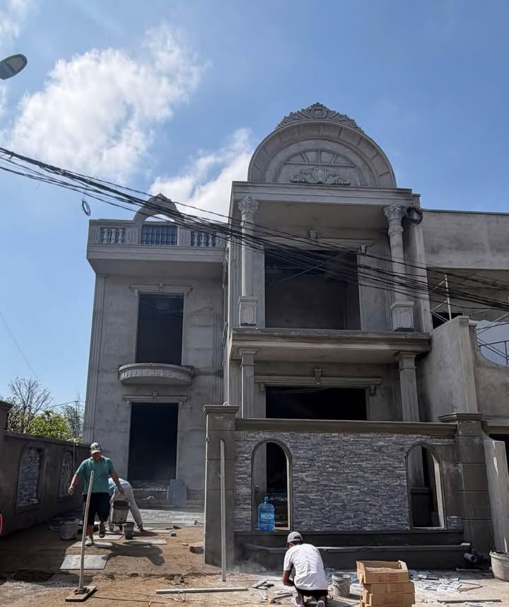 Nhà Tân Cổ Điển Huế 107m² - Sổ Hồng Sẵn Sàng - Giá 3.7 Tỷ