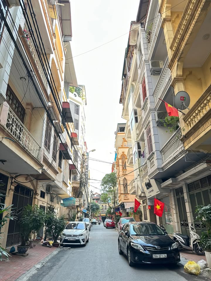 Nhà Phố Lô Góc Ngã Tư Sở 70m² – Mặt tiền kinh doanh đắc địa!