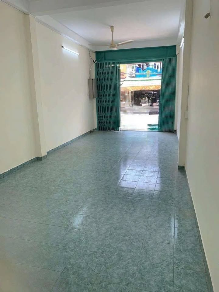 Nhà Mặt Tiền Thái Phiên, Q.11 - 56m² Giá 15 Triệu - Kinh Doanh Ngay!