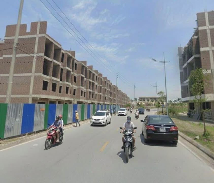 Đất nền mặt tiền Nguyễn Văn Cừ, Ninh Bình - 100m², Hướng Đông, Giá Thỏa Thuận