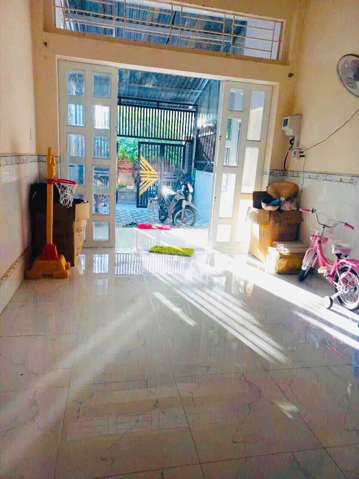 Nhà Nguyên Căn Đường Nguyễn Việt Dũng, Cần Thơ - 4x21m, 2PN, Sẵn Xe Hơi