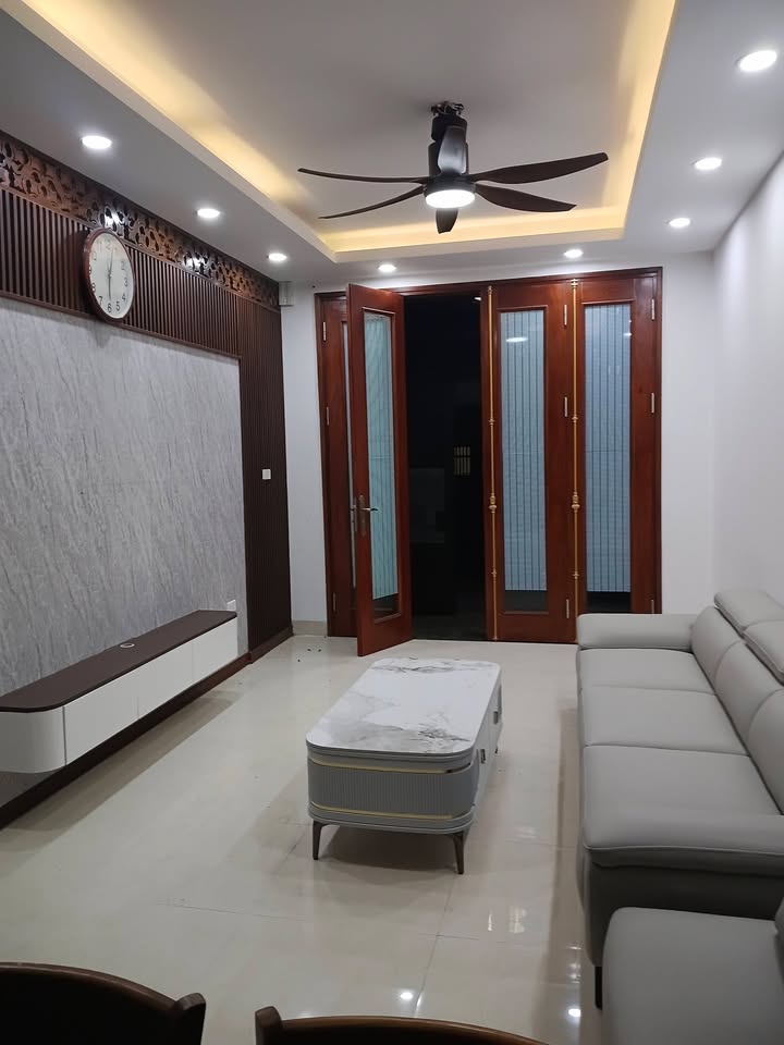 Nhà mặt phố Trương Định 100m², 4 tầng, sổ đỏ chính chủ - Giá 6 tỷ