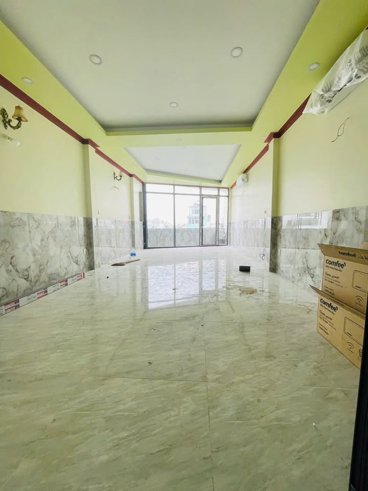 Nhà Mặt Tiền Cộng Hòa, Tân Bình - 90m², 55 Triệu - Kinh Doanh Sầm Uất