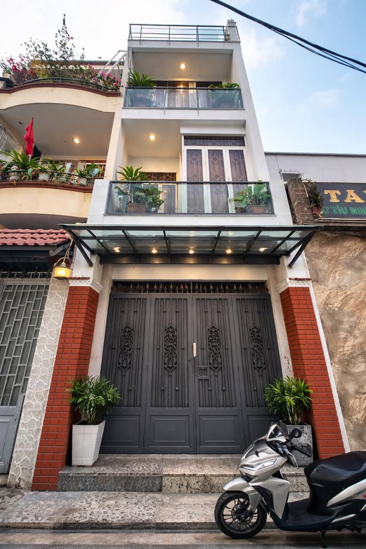 Nhà nguyên căn Trường Chinh Tân Bình 90m² 18 triệu - Ô tô vào tận nhà!