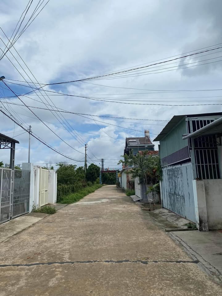 Nhà mặt tiền Đinh Tiên Hoàng Kon Tum 225m² giá 1.4 tỷ - Vị trí đắc địa!