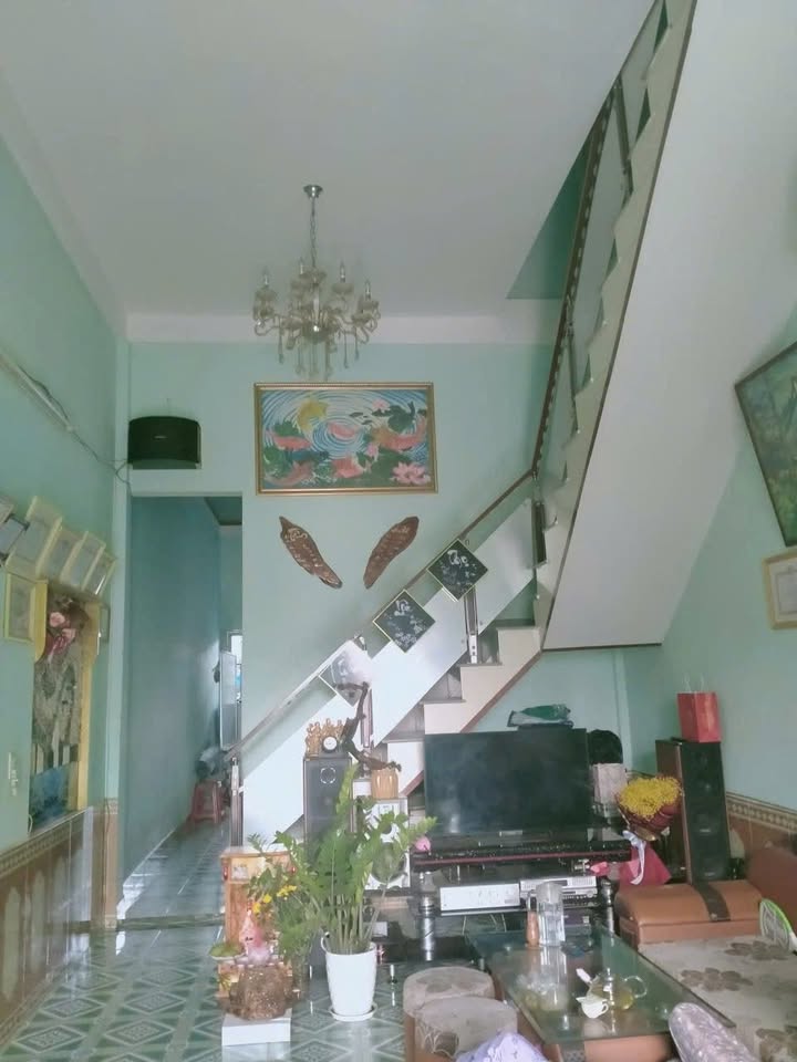 Bán nhà 104m² Ngô Quyền, Kon Tum - 3PN, Sổ đỏ, Giá 1 tỷ