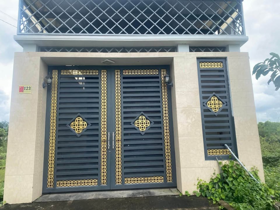 Nhà Đẹp 225m² Đường Thu Bồn, Kon Tum - Giá 1.4 Tỷ, Sổ Hồng Sẵn