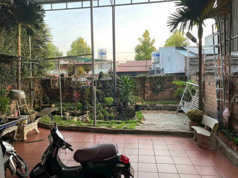 Nhà Mái Thái Đường Thi Sách, Kon Tum - 348m² Sổ Hồng, Thu Nhập 6 Triệu/Tháng Từ NLMT