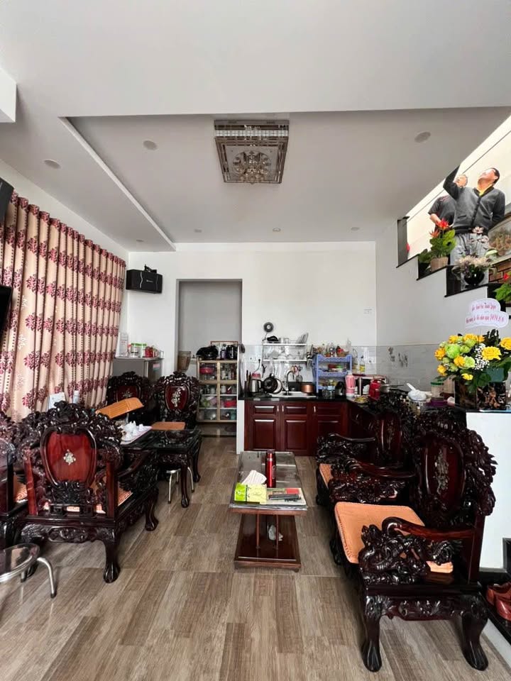 Nhà 1 Mê Hẻm Nguyễn Đường, Kon Tum - 147m² Kinh Doanh & Ở, Giá 2.7 Tỷ