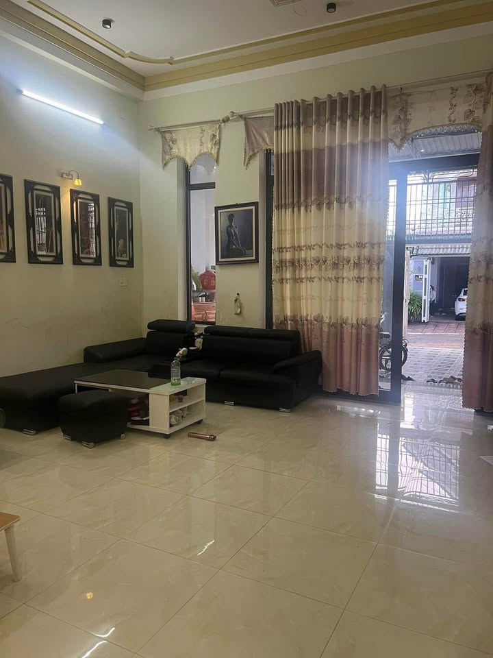 Bán Gấp Nhà 1 Trệt 1 Lầu Mặt Tiền Nguyễn Văn Hoàng, Kon Tum - Kinh Doanh Đắc Lợi