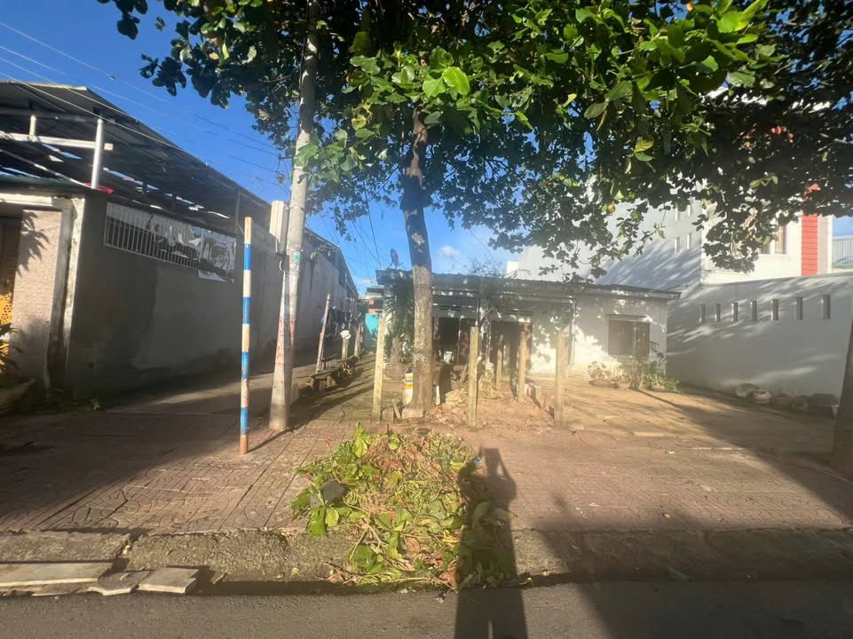 Nhà Góc 3 Mặt Tiền Trần Cao Vân, Kontum - Kinh doanh/Ở tốt, 1.3 tỷ