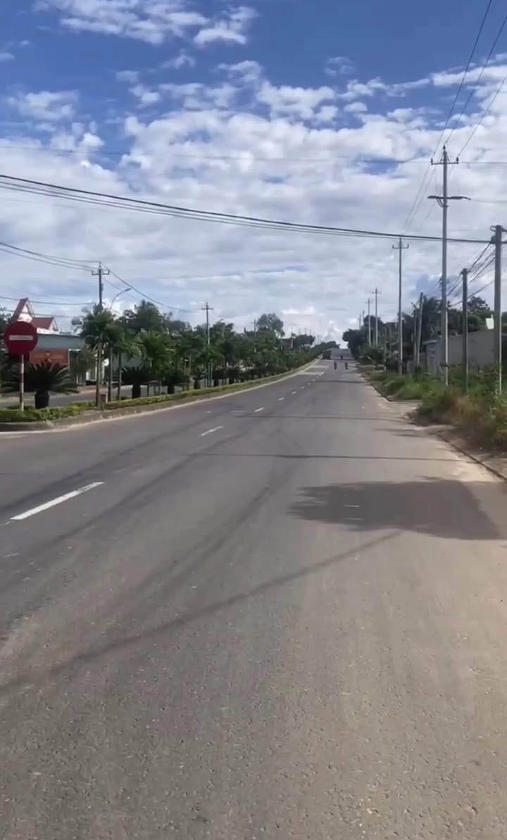 Đất góc 2 mặt tiền Tôn Đức Thắng Kon Tum - Vị trí vàng kinh doanh 200m²