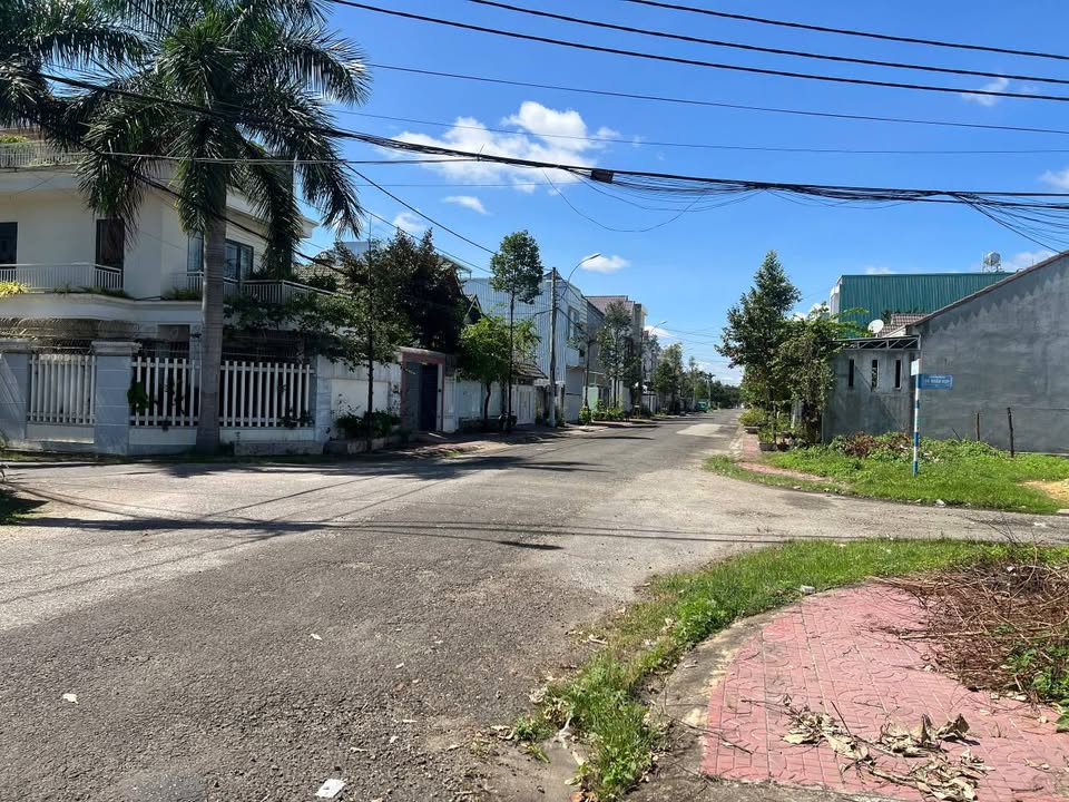 Đất 2 Mặt Tiền Hùng Vương, Kon Tum - 400m² Giá 5 Tỷ