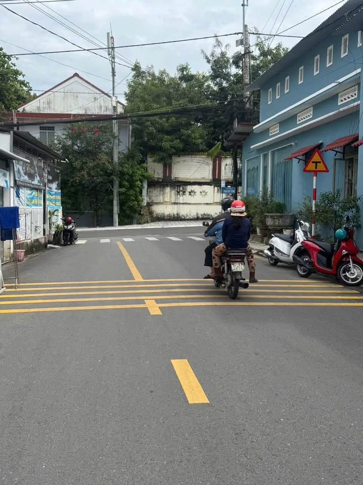 Nhà Phố Kon Tum 119m² - Mặt tiền kinh doanh, giá chỉ 2.19 tỷ!