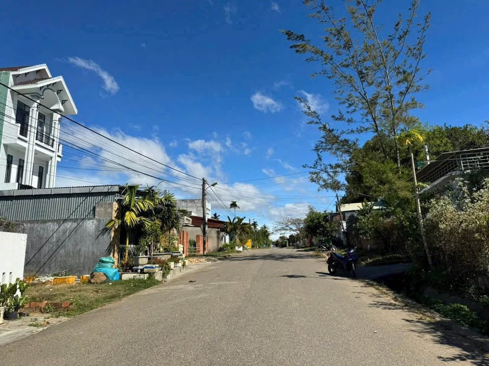 Bán đất thổ cư 190m² đường Lê Thị Hồng Gấm, Kon Tum - Sẵn sổ hồng