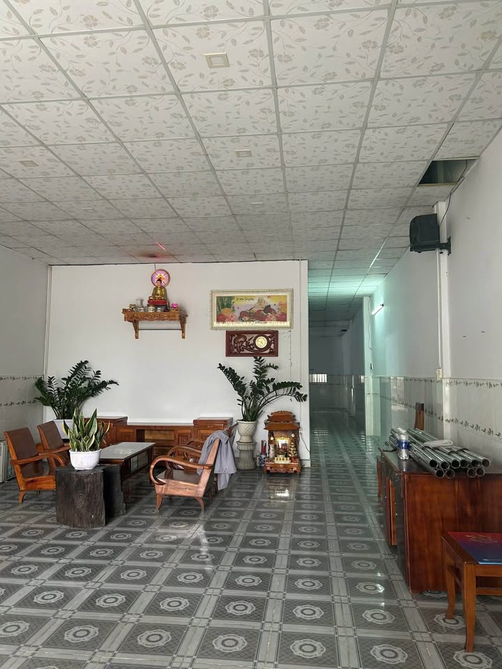 Bán Nhà Đường Dã Tượng, Kon Tum 174m² - Giá 1.9 Tỷ, Sổ Đỏ Riêng