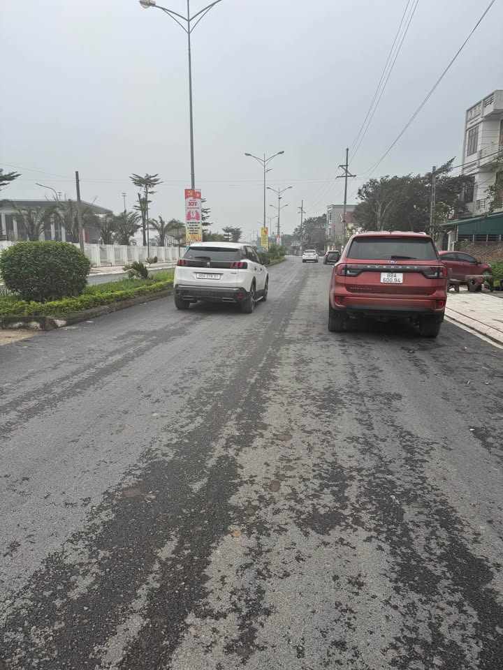 Đất Lập Thạch 100m² Full Thổ Cư - Đối Diện Sân Vận Động, Giá 2.6 Tỷ