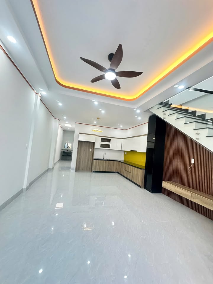 Nhà Hẻm Đặng Trần Côn Pleiku 100m² - Sổ Đỏ, Sân Ô Tô, Giá 1.85 Tỷ