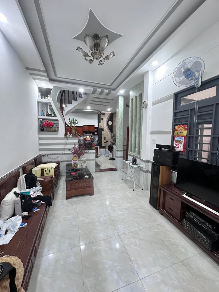 Nhà Riêng Dĩ An 70m² giá 4 tỷ - Sổ hồng sẵn, Ô tô vào tận nhà!