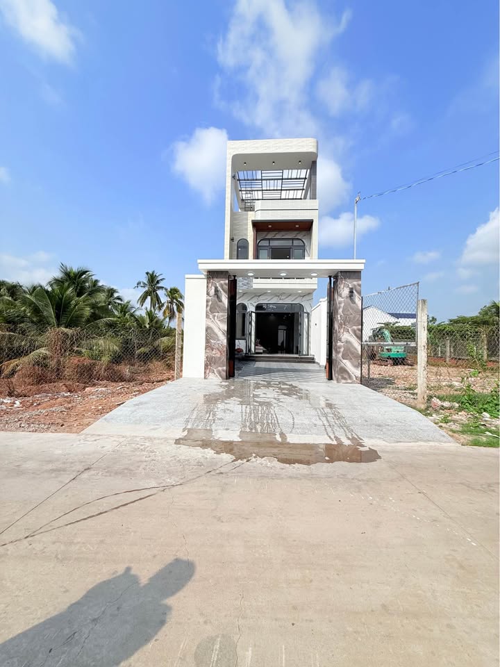 Nhà Mặt Tiền Trần Thị Thơm 115m² - Kinh doanh đỉnh, ô tô 16 chỗ!