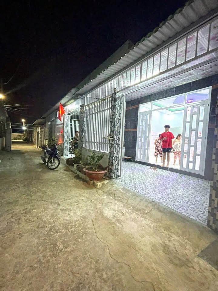 Bán nhà Mỹ Phong Mỹ Tho 100m² giá 1.1 tỷ - Giá tốt hiếm có!