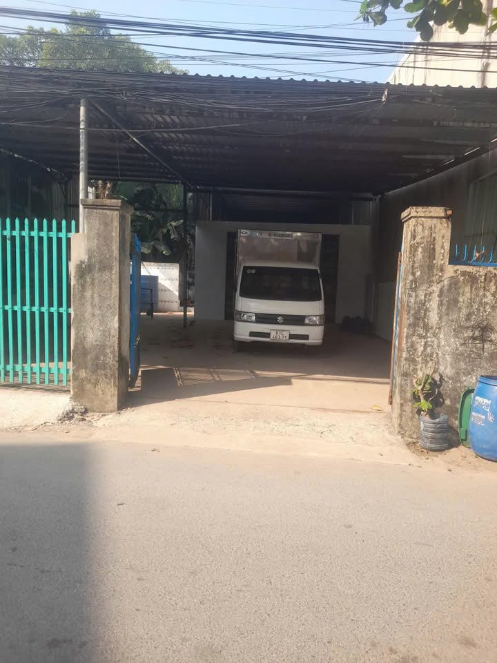 Kho Bến Cát 204m² giá 6 triệu - Container thoải mái!