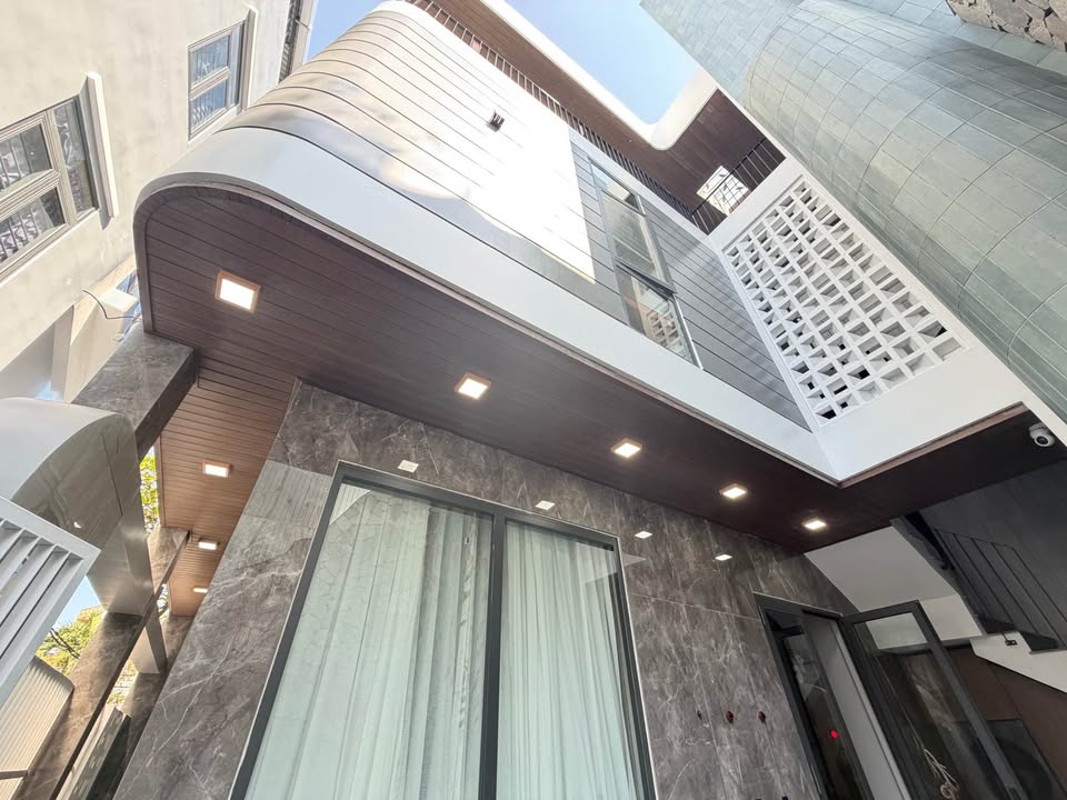 Cho thuê nhà 6PN full nội thất - Ngay trung tâm Đà Nẵng