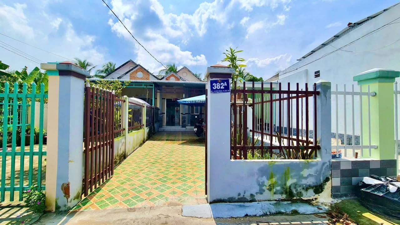 Nhà mặt tiền Phú Nhuận Bến Tre 128m² giá 1.55 tỷ - Vị trí đẹp!