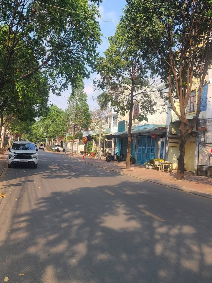 Nhà Phố Phú Lợi, Thủ Dầu Một 120m² - Mặt tiền kinh doanh đa nghề!