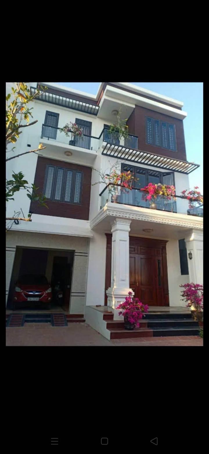 Townhouse Van Cao 380m2 gia 24 trieu - Cho thue ngay