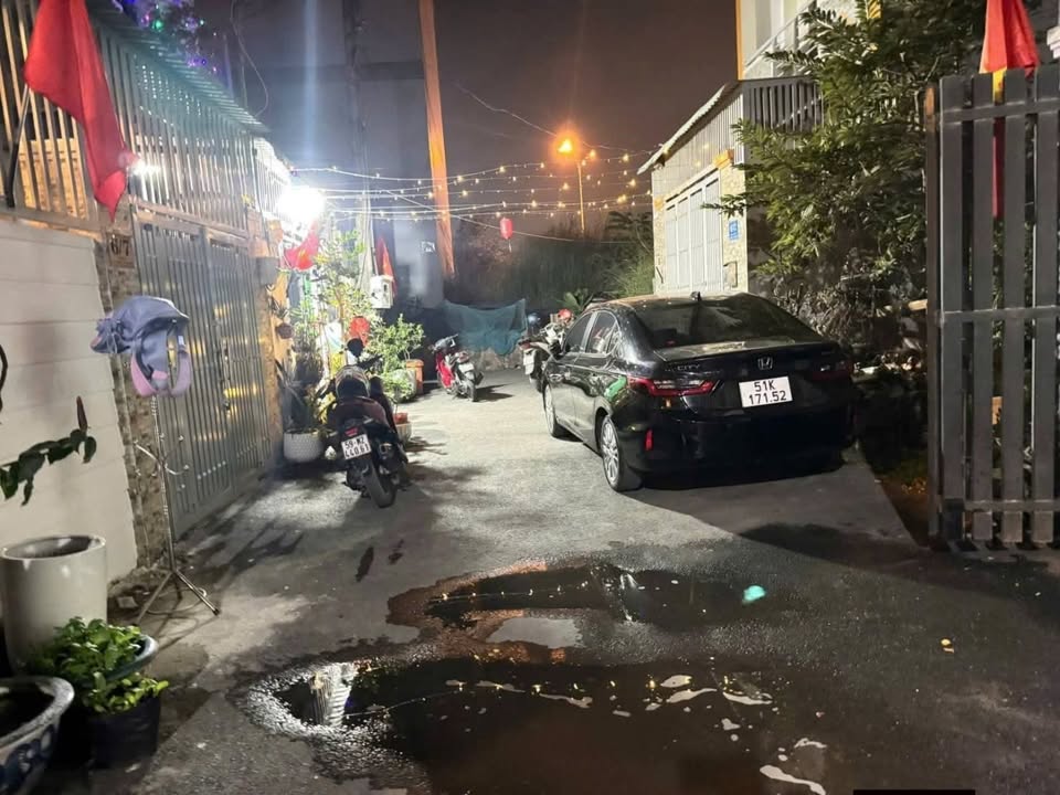 Nhà Phú Hữu Q9 53.3m² - Hẻm xe tải, sẵn sàng dọn vào ở!