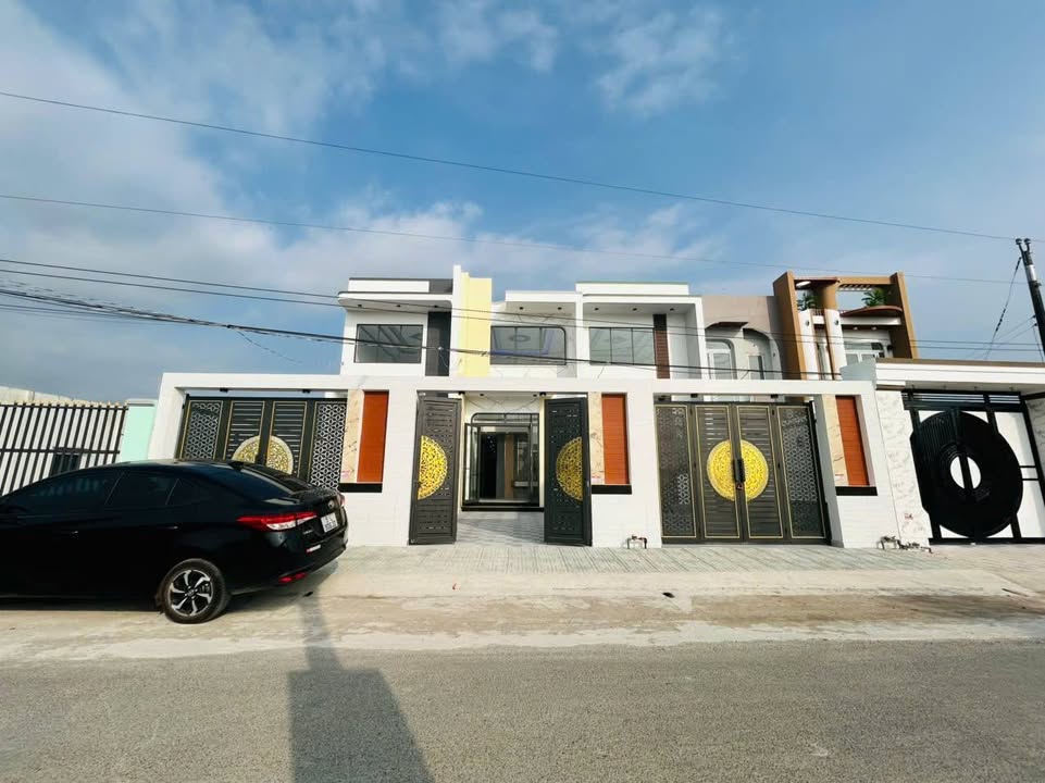 Nhà mặt tiền Cần Giuộc 118m² giá 2.8 tỷ - Vị trí đắc địa, kinh doanh tốt!