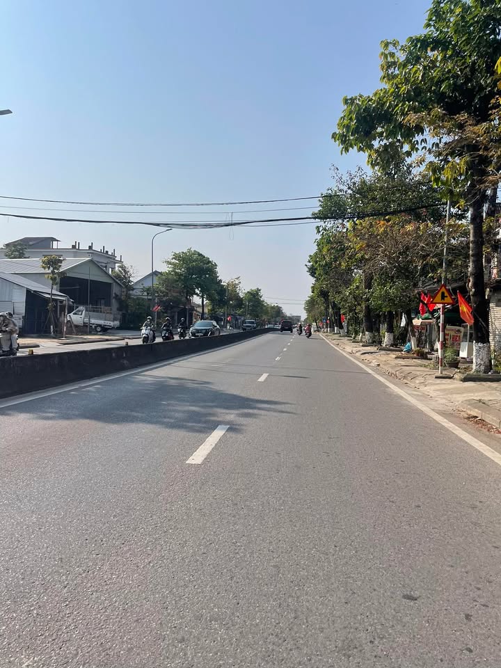 Nhà Mặt Tiền Nguyễn Tất Thành Cần Thơ 220m² - Kinh Doanh Sầm Uất Gần Chợ Dạ Lê