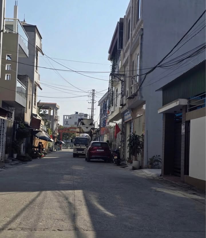 Nhà Riêng Phố Vũ Hựu 50m² Giá 3 Tỷ - Chính Chủ Bán, Ô Tô Tận Cửa!