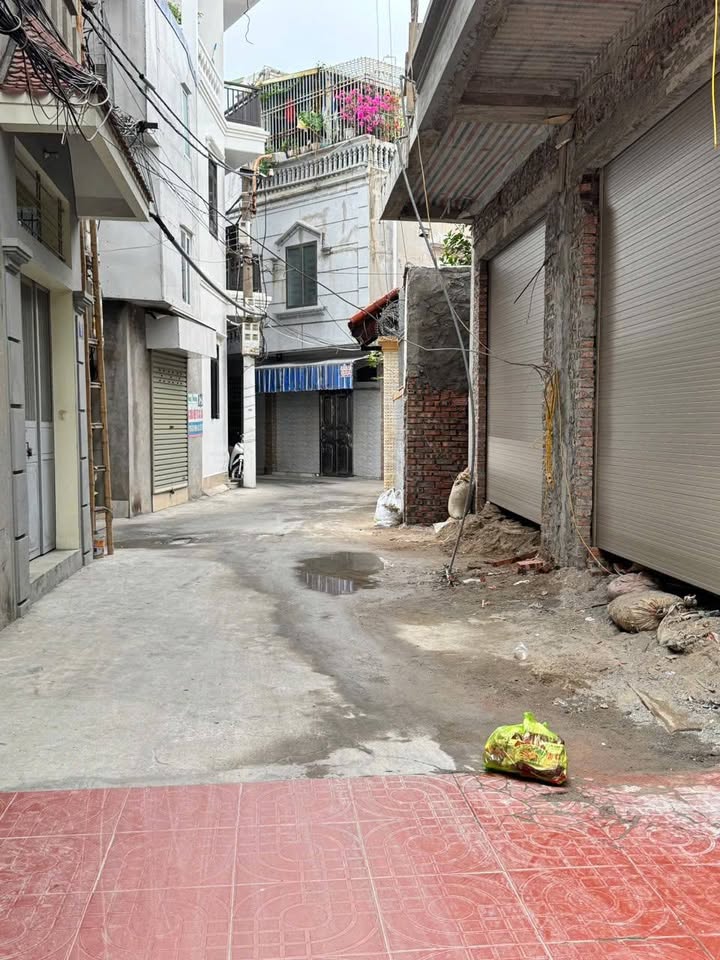 Nhà Mặt Tiền Chợ Hàng 50m² - Kinh Doanh Sầm Uất, 4PN, Thang Máy, Ô Tô Đậu Cửa