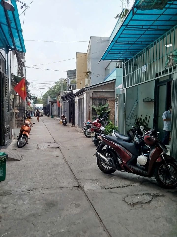 Nhà Bình Tân 68m² - Ô tô vào tận nhà, sổ hồng sẵn!