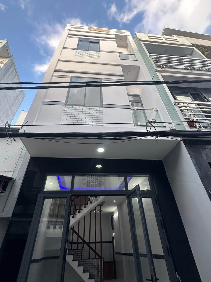 Nhà phố Quy Nhơn 40m² - Mặt tiền kinh doanh đắc địa!