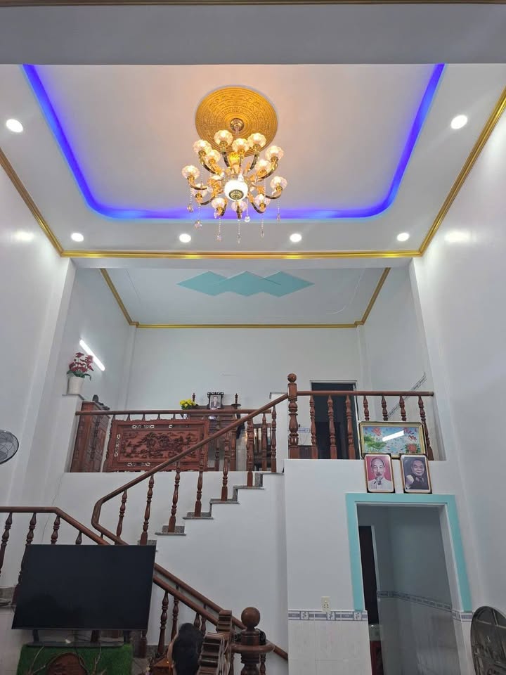 Nhà 2 Lầu Trung Tâm Thuận An 66m² - Giá 2.95 Tỷ, Sổ Hồng Sẵn