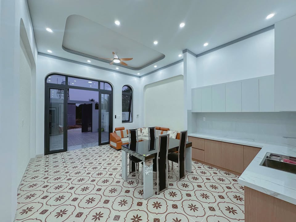 Nhà phố Long Khánh 112m² - Sổ đỏ chính chủ, tặng nội thất, 1.45 tỷ